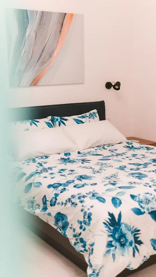 Beachside Stylish & Cosy 2Br Apartment With Free Parking Sliema 0*,  Malta