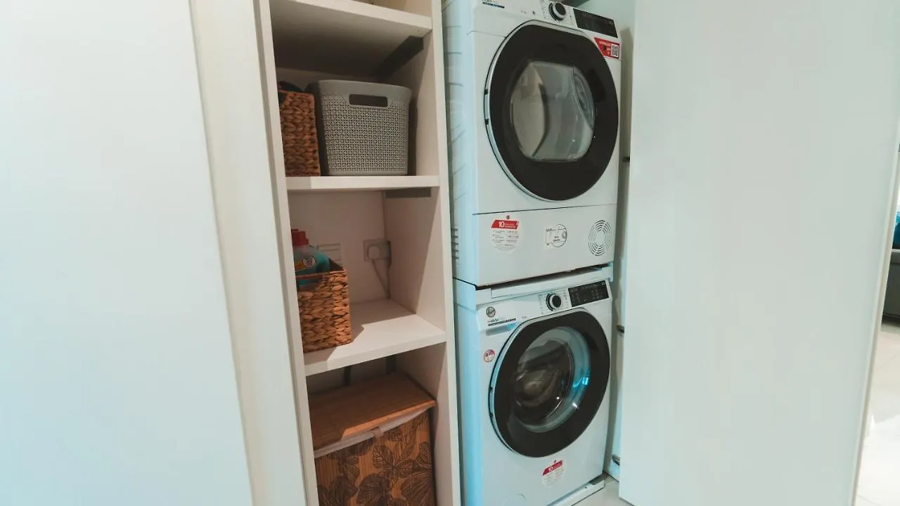 Beachside Stylish & Cosy 2Br Apartment With Free Parking Sliema