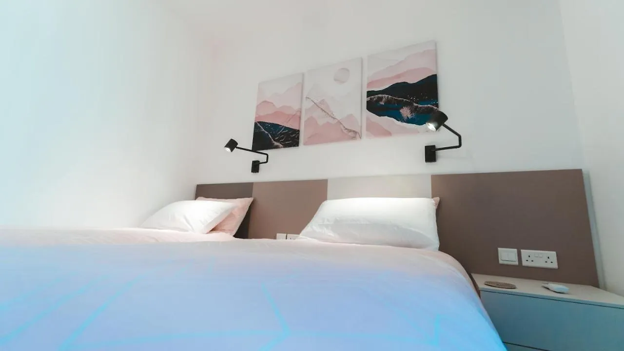 Beachside Stylish & Cosy 2Br Apartment With Free Parking Sliema