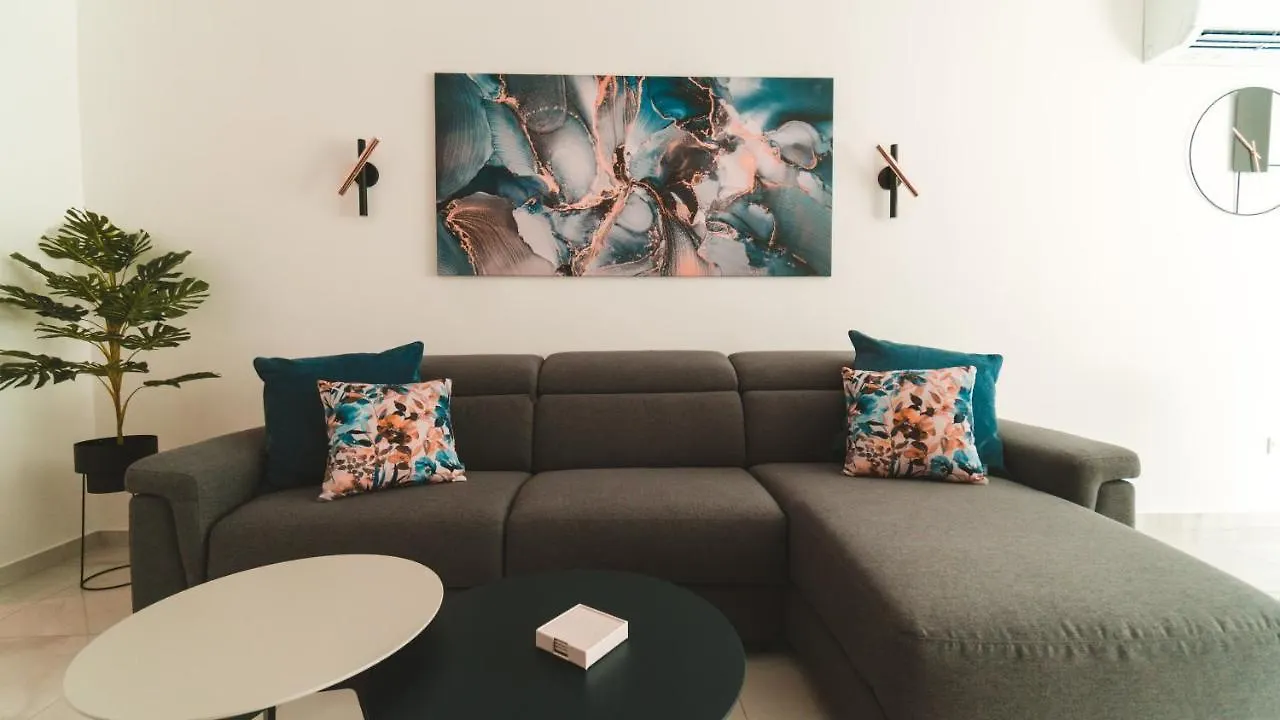 Beachside Stylish & Cosy 2Br Apartment With Free Parking Sliema Malta