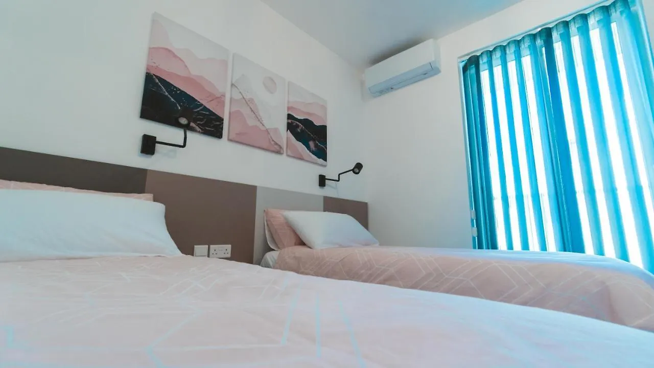 Beachside Stylish & Cosy 2Br Apartment With Free Parking Sliema 0*,  Malta