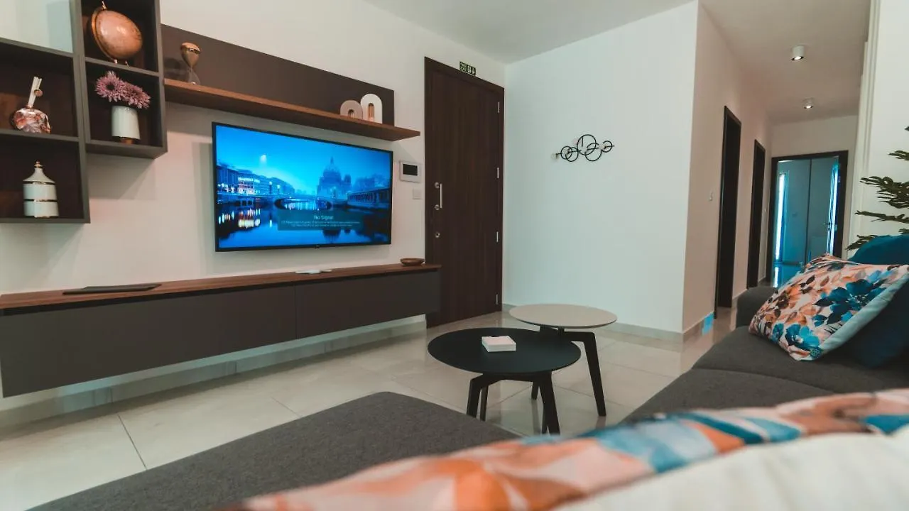 Beachside Stylish & Cosy 2Br Apartment With Free Parking Sliema