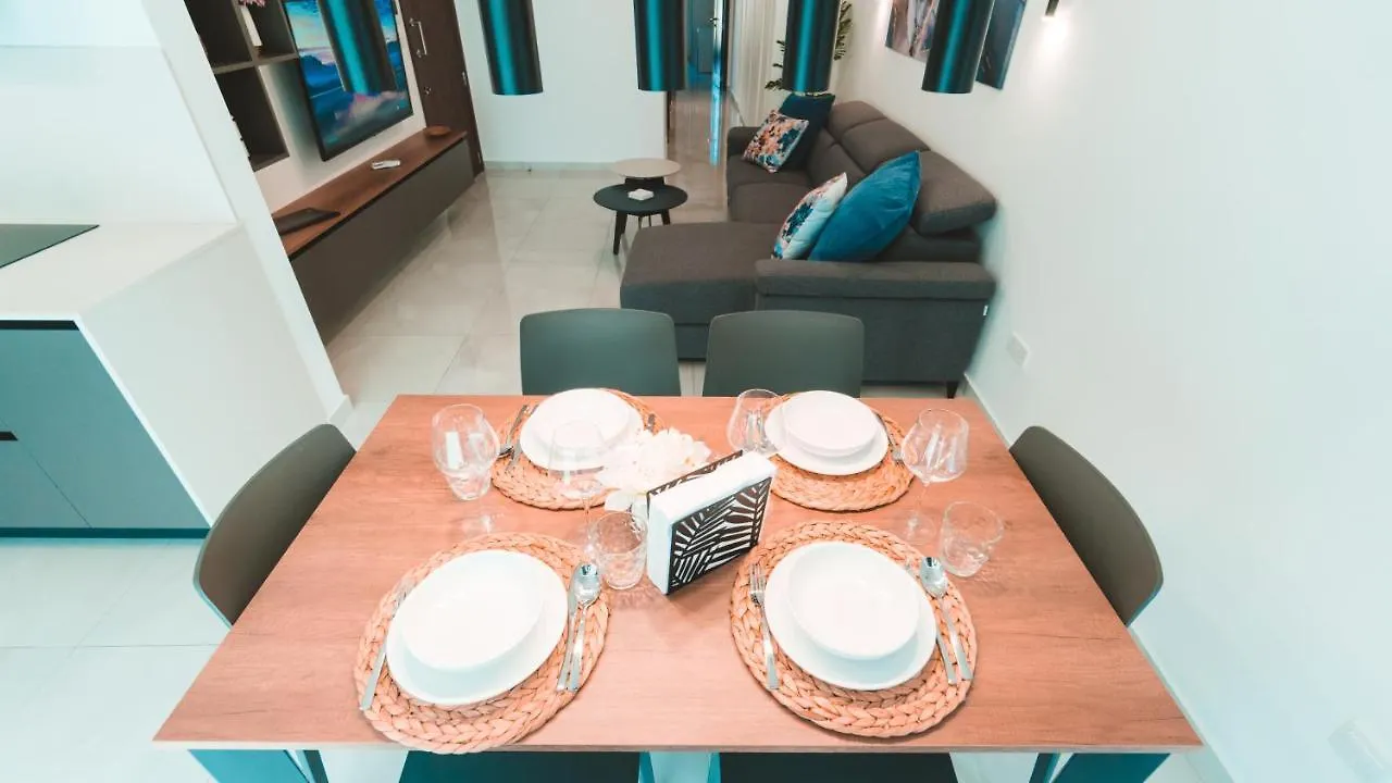 Beachside Stylish & Cosy 2Br Apartment With Free Parking Sliema