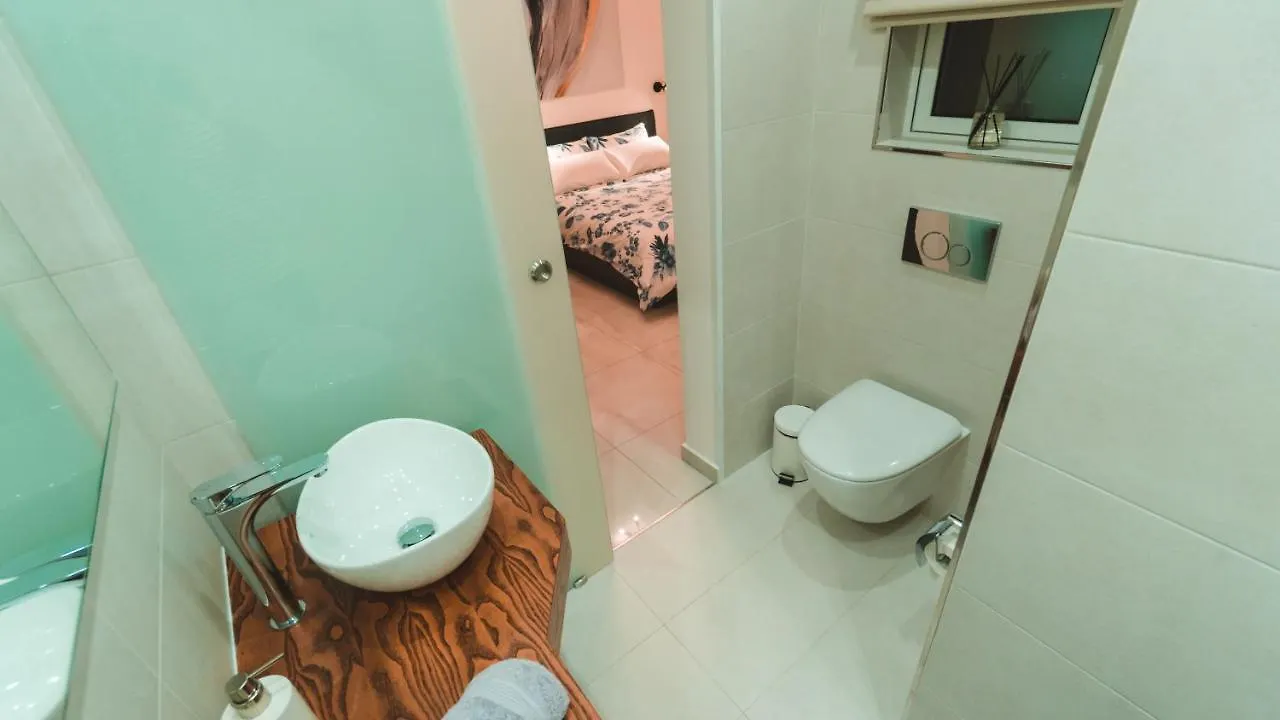 Beachside Stylish & Cosy 2Br Apartment With Free Parking Sliema