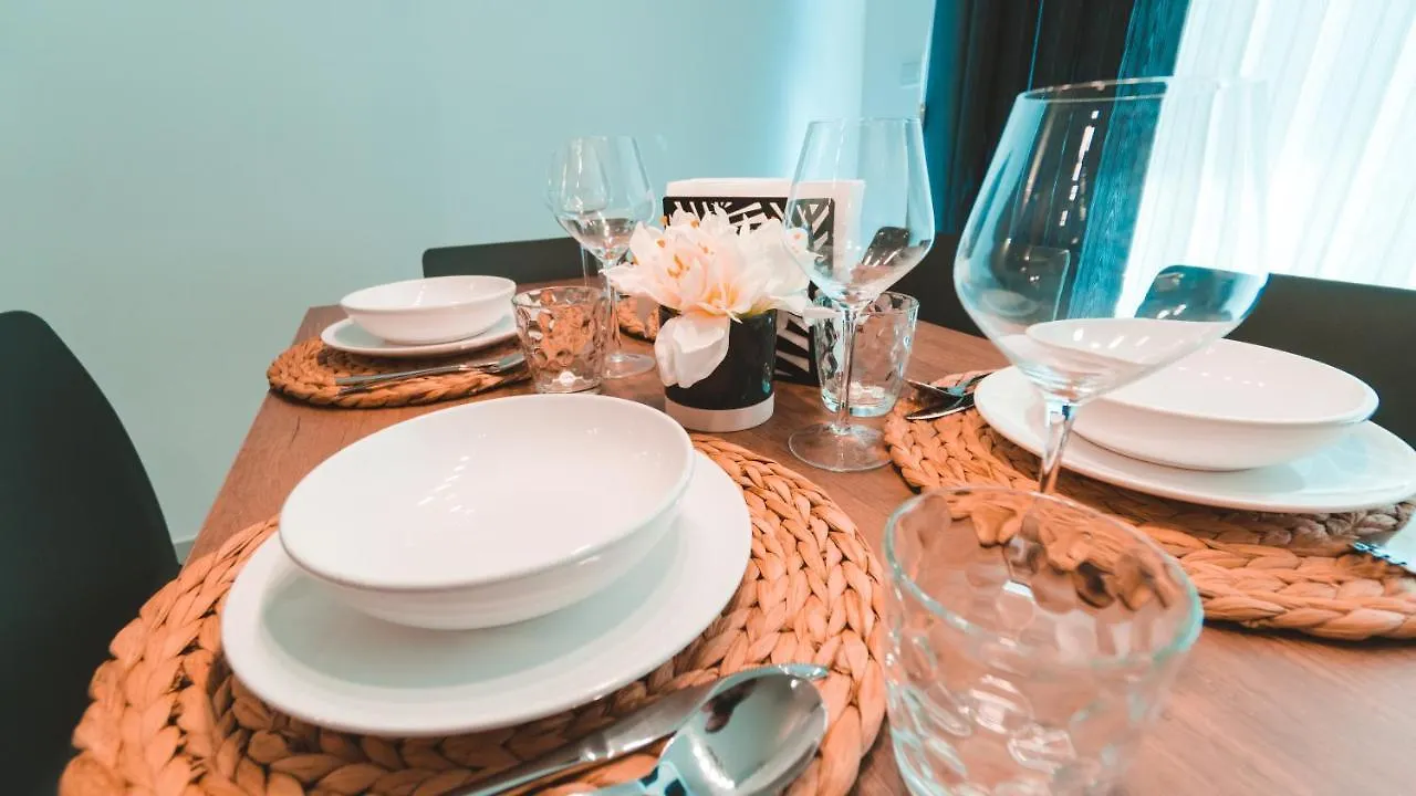 Beachside Stylish & Cosy 2Br Apartment With Free Parking Sliema
