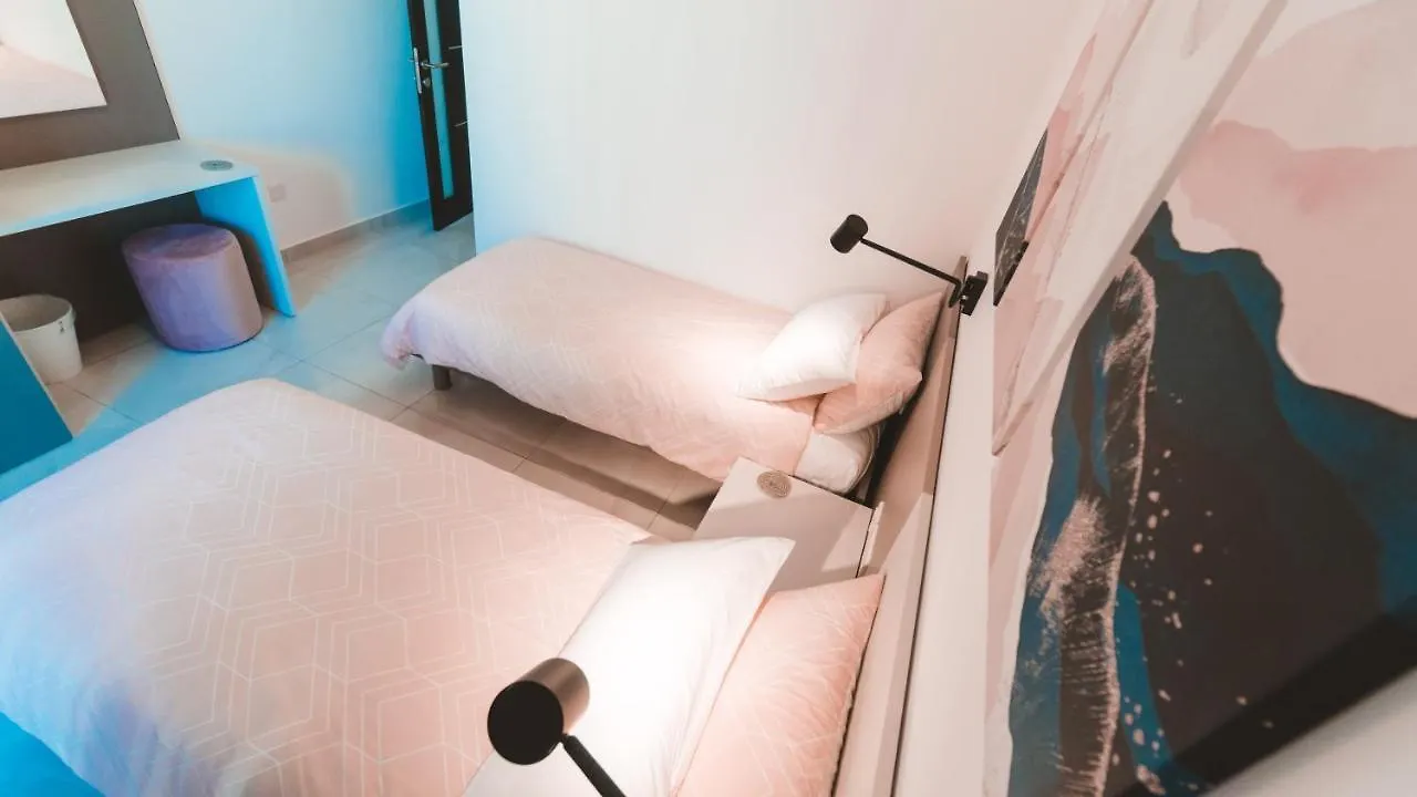 Beachside Stylish & Cosy 2Br Apartment With Free Parking Sliema Malta
