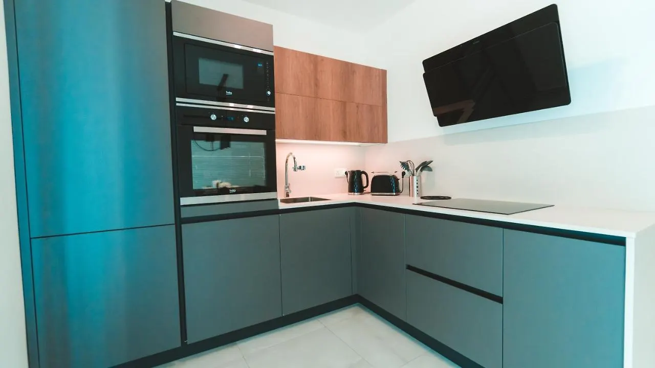 Beachside Stylish & Cosy 2Br Apartment With Free Parking Sliema