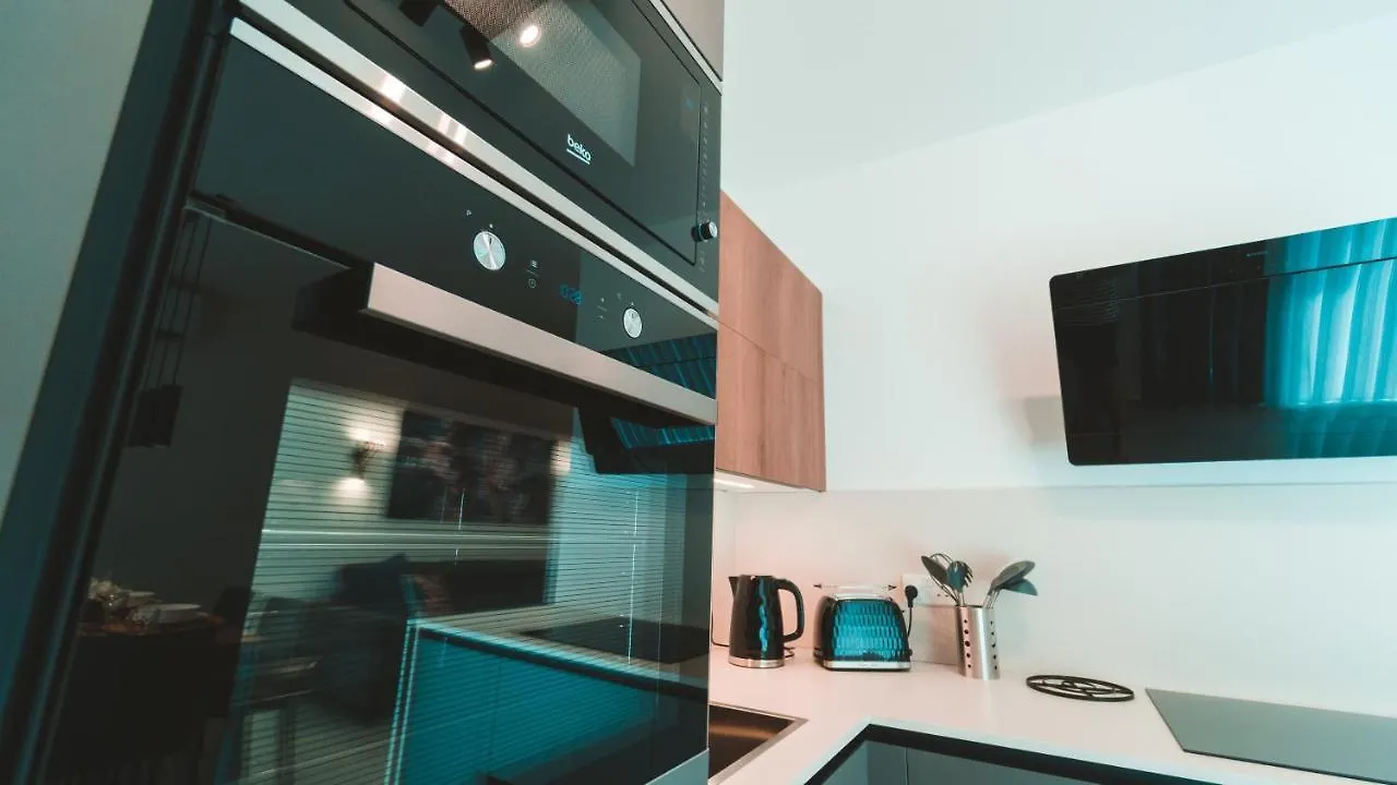 Beachside Stylish & Cosy 2Br Apartment With Free Parking Sliema