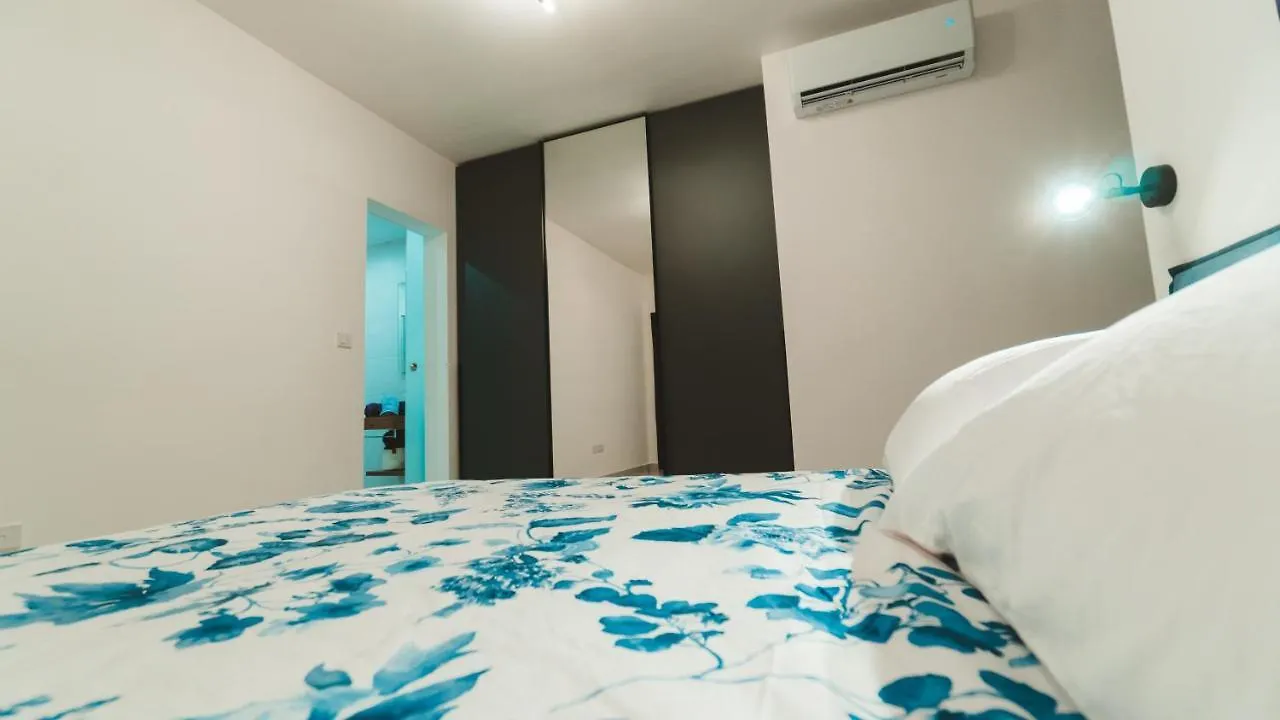 Beachside Stylish & Cosy 2Br Apartment With Free Parking Sliema 0*,  Malta