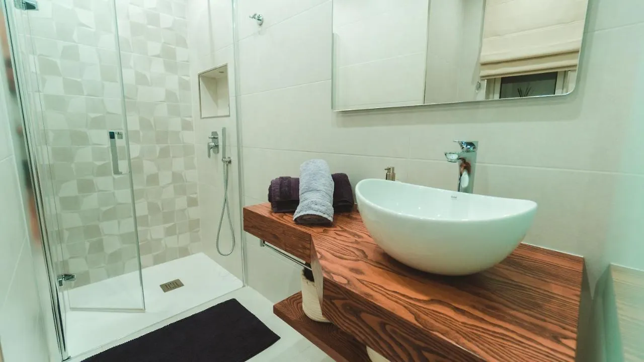 Beachside Stylish & Cosy 2Br Apartment With Free Parking Sliema