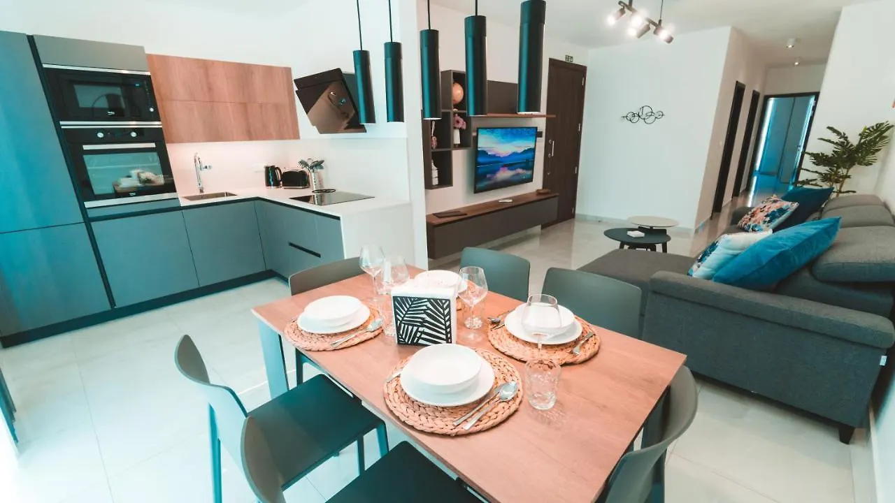 Beachside Stylish & Cosy 2Br Apartment With Free Parking Sliema