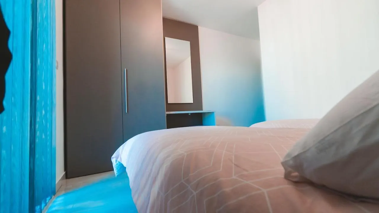 Beachside Stylish & Cosy 2Br Apartment With Free Parking Sliema Malta